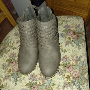 So Redfield Women’s Ankle Boots